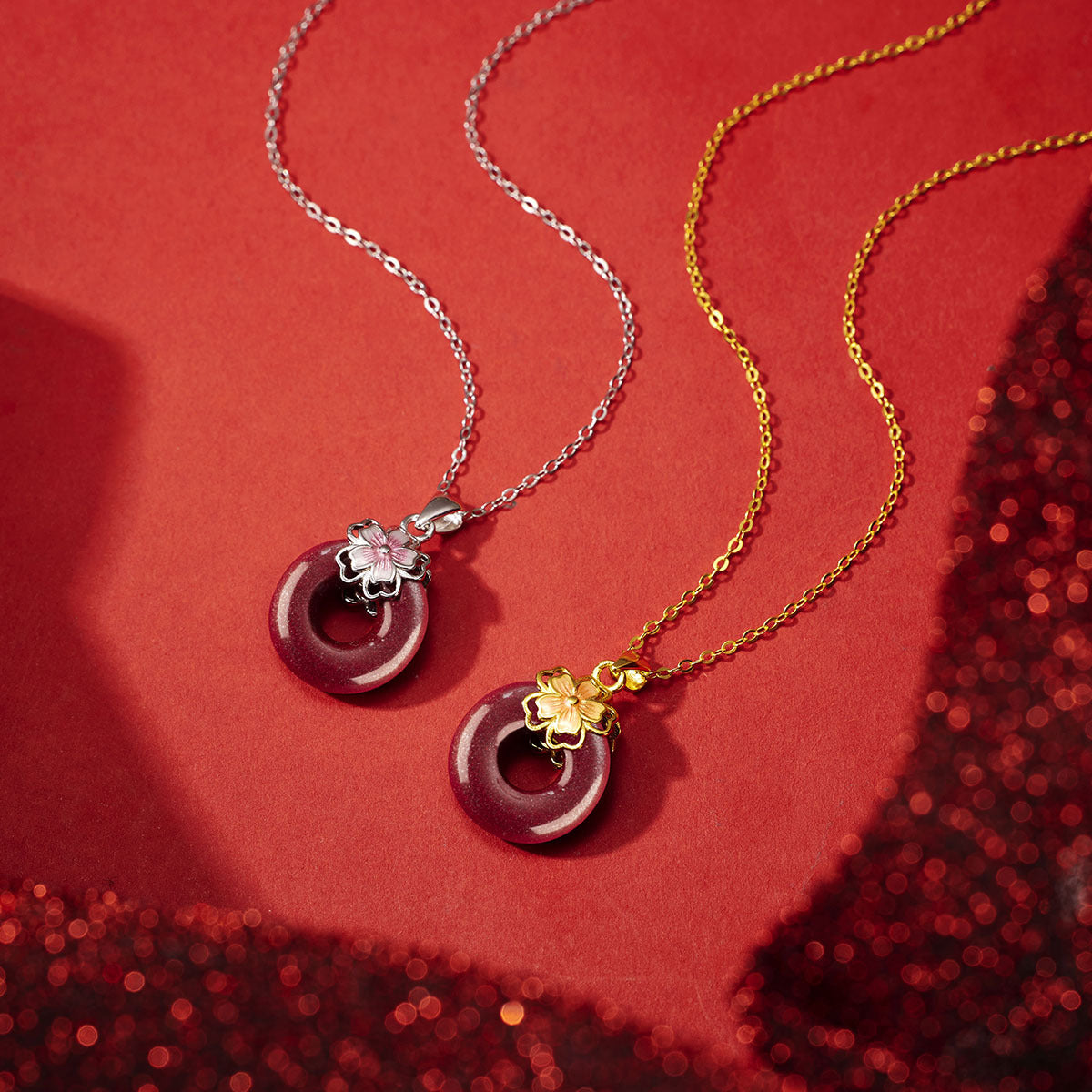 Damen Halskette aus edlem Gold mit blütenförmigem Anhänger und goldener Eye-Catcher Shop Nory