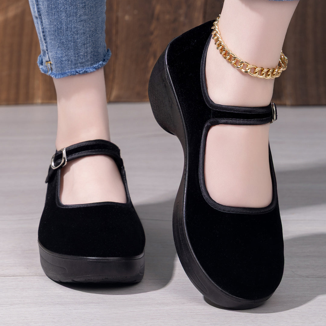Damen nan Mary-Jane Komfortslipper mit verstellbarem Riemen, orthopädisch inspiriertem Keilfußbett und griffiger Leichtprofilsohle Shop Nory