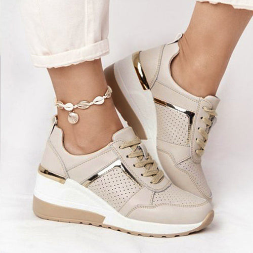 Damen Keilabsatz-Sneaker mit perforiertem Obermaterial und metallischem Akzent Shop Nory