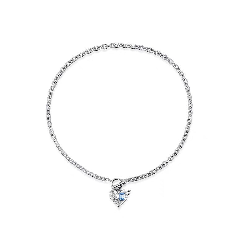 Damen Halskette mit funkelndem Herzanhänger und eleganten Kettendetails Shop Nory