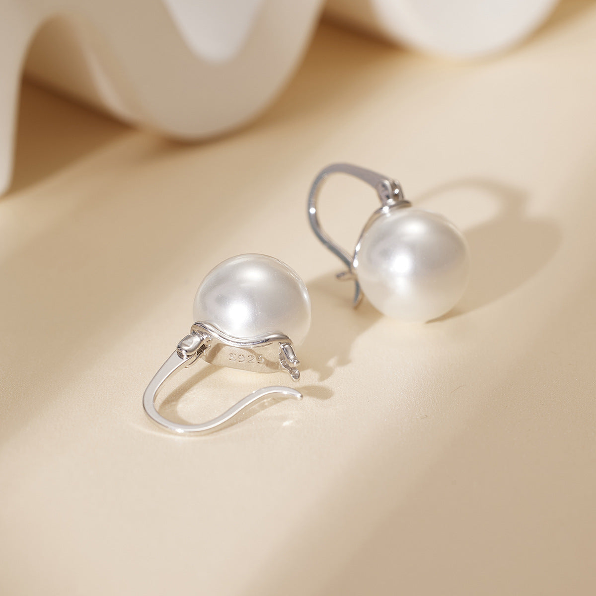 Damen Ohrstecker im eleganten Perlen-Design Shop Nory