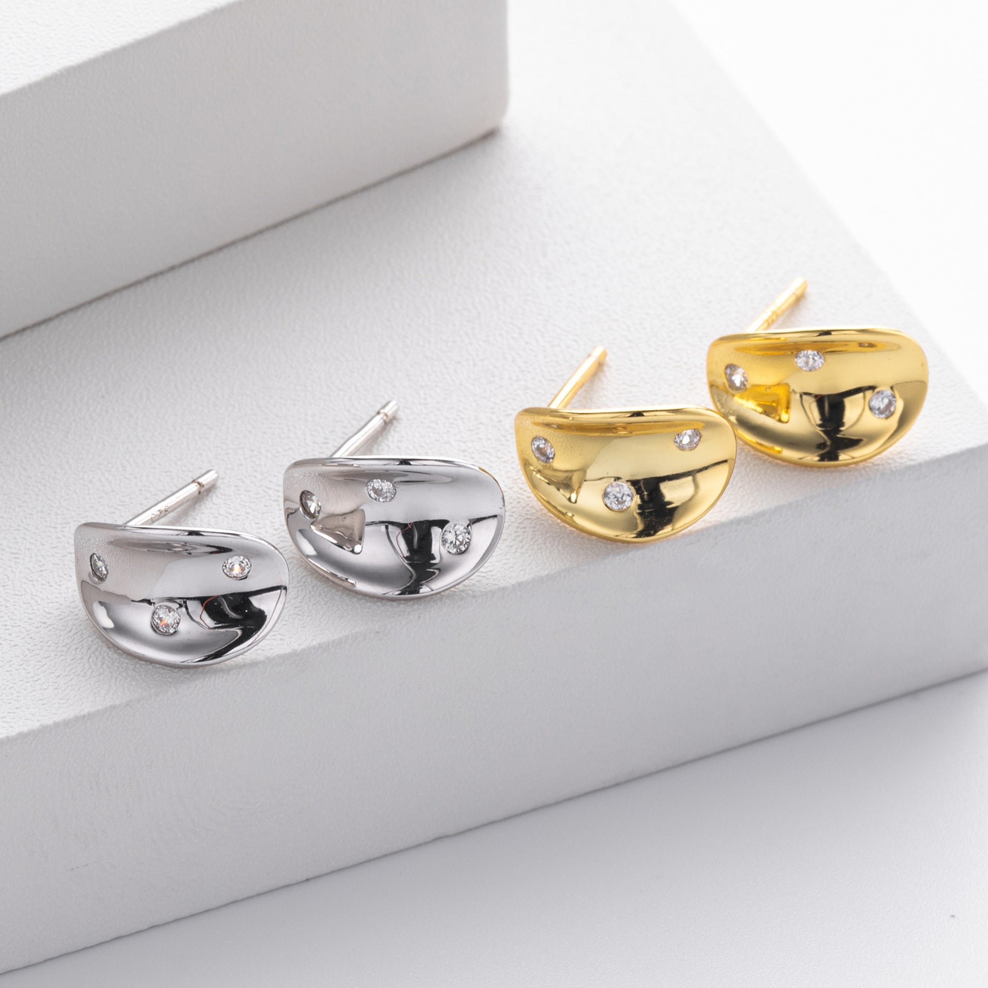 Damen Ohrstecker mit hochwertigem Zirkonbesatz und modernem Design Shop Nory