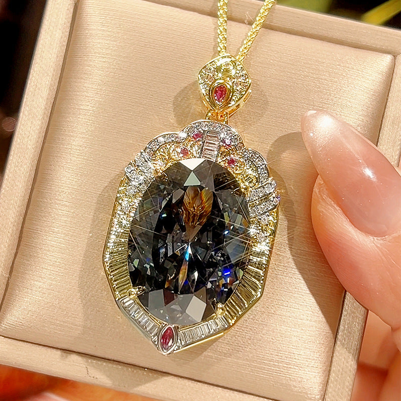 Luxuriöse ovale Amethyst-Anhänger mit Rubinelementen und Diamant-Halo-Goldkette
