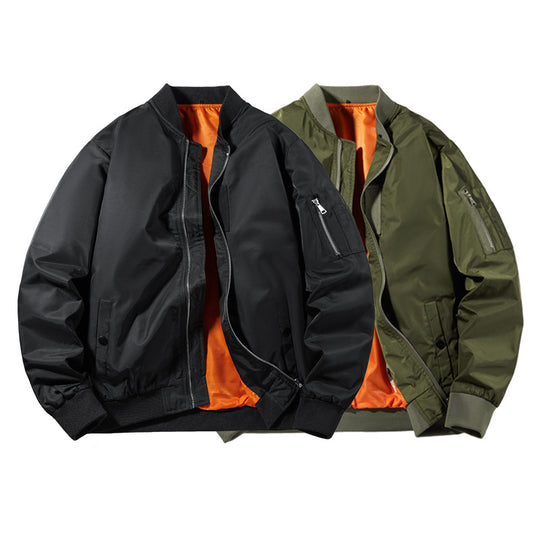 Herren Flieger-Bomberjacke im klassischen Aviator‑Stil aus technischem Nylon mit kontrastierendem Innenfutter, Ärmeltasche und Rippenbündchen Shop Nory