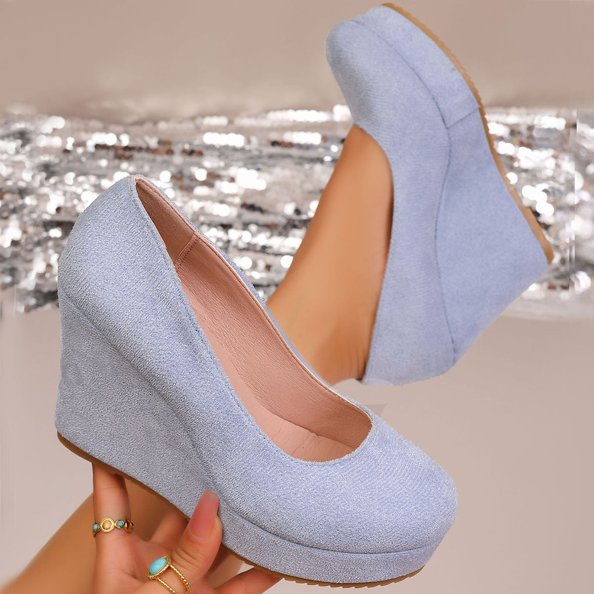 Damen Wedge-Pumps mit zierlichem Riemen und glänzendem Akzent Shopnory