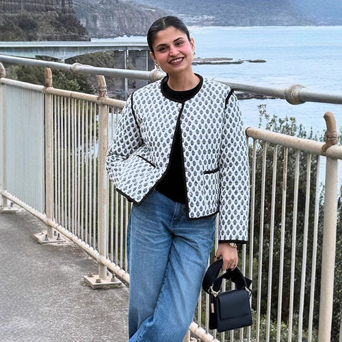 Damen Kurzboxy-Steppjacke mit Kontrastpaspelierung und Rundhalsausschnitt Shop Nory