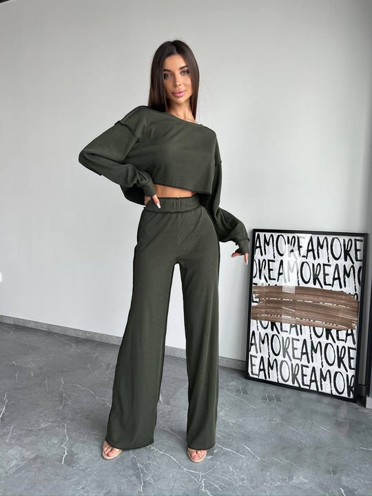 Damen Cropped Oversized-Sweatshirt mit Overlocknähten und High-Waist ausgestellter Hose Set Shop Nory