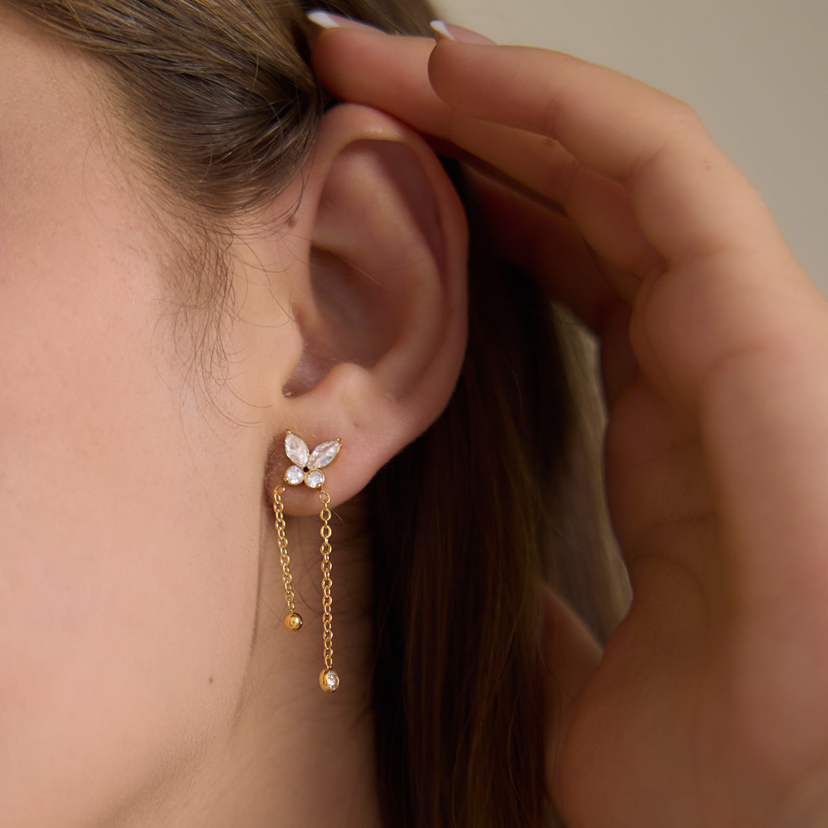 Damen Ohrhänger mit Schmetterlingsmotiv und funkelnden Zirkonia Shop Nory
