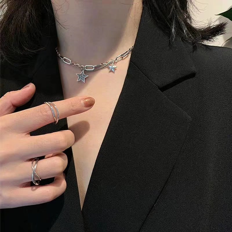 Damen Halskette mit verspielt funkelnden Sternen und modernem Gliederdesign Shop Nory