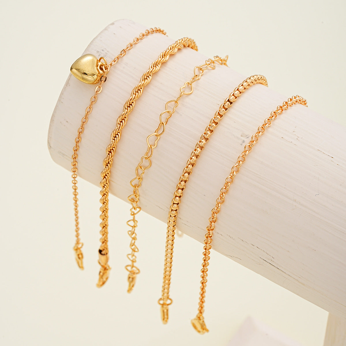 Damen Armband-Set mit filigranen goldfarbenen Ketten und Herzanhänger Shop Nory