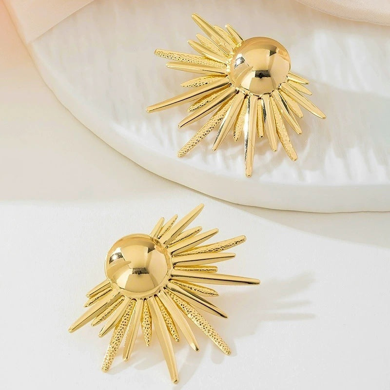 Damen Ohrringe im kunstvollen Sonnenstrahlen-Design Shop Nory
