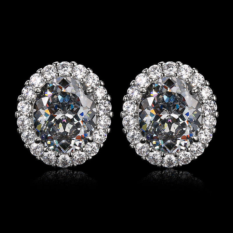 Oval Halo Anhänger Halskette mit großem facettiertem ovalem simulierten Diamanten und Mikropavé-Akzenten