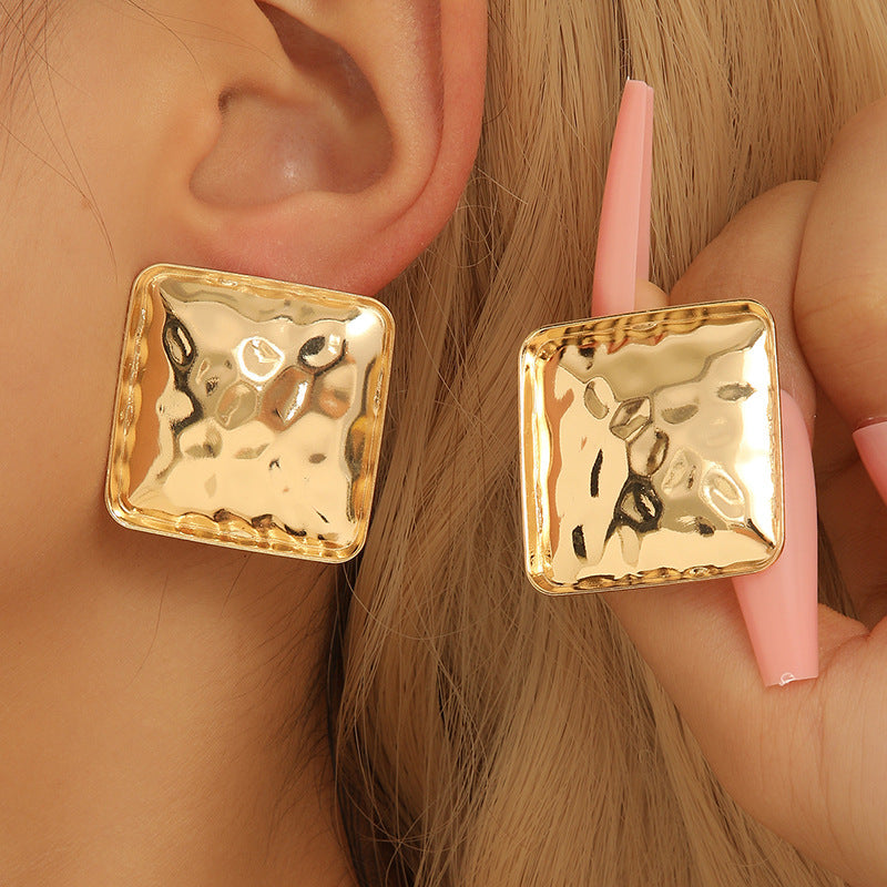 Damen Ohrringe mit modernem, quadratischem Goldfinish Shop Nory