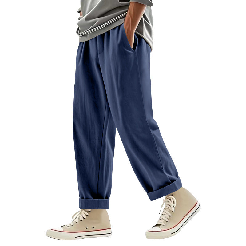 Herren nan weite Bundfalten-Chinohose mit Umschlag, konisch zulaufendem Schnitt und seitlichen Eingrifftaschen