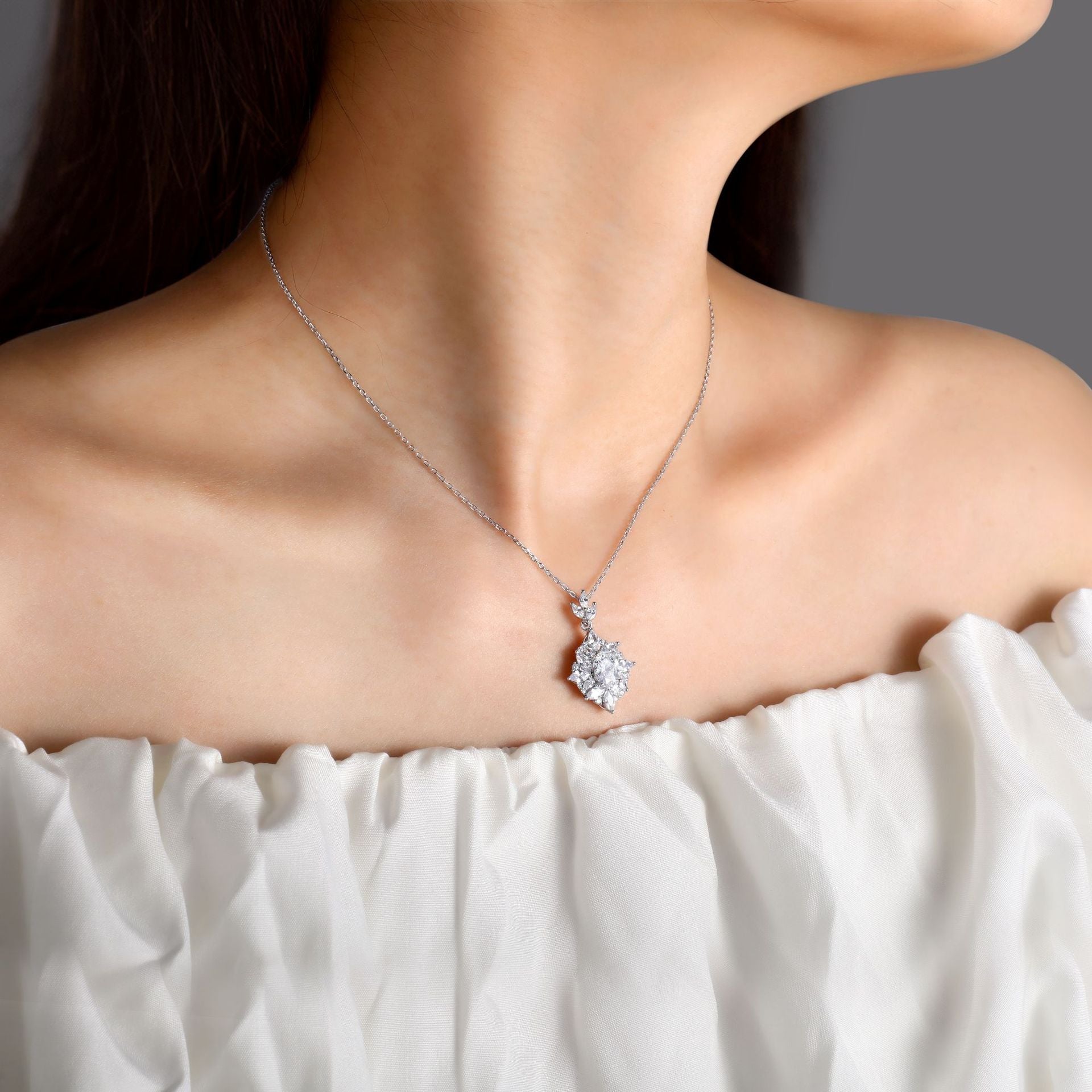 Damen Halskette mit kunstvollem Zirkonia-Anhänger Shop Nory
