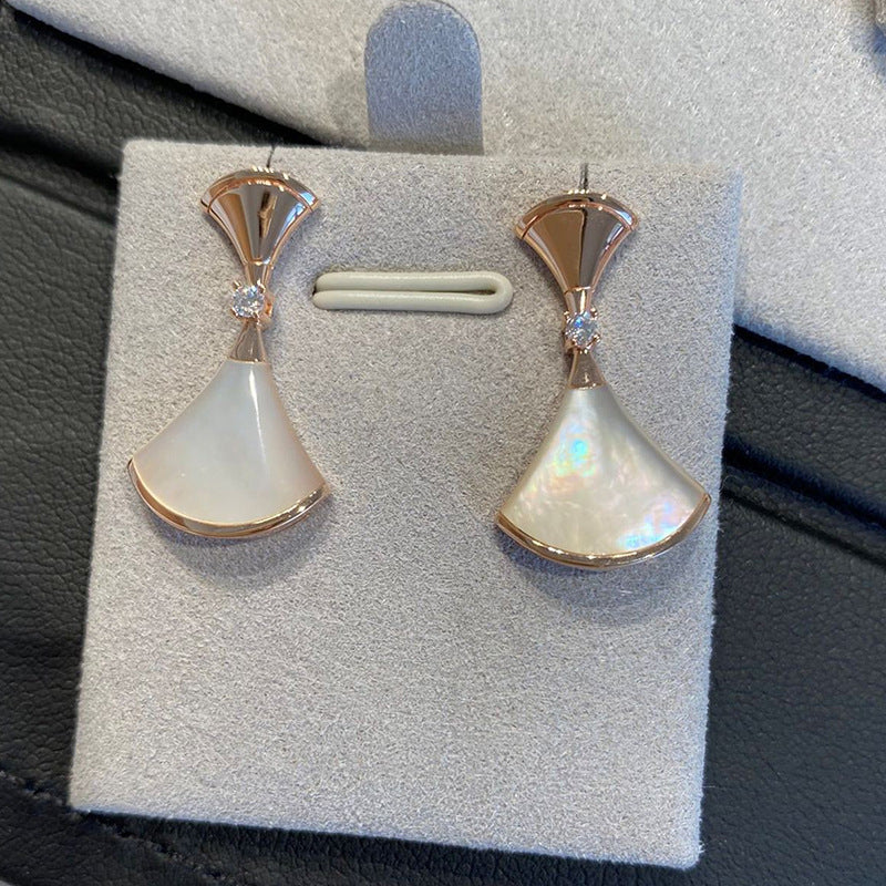 Damen Ohrringe mit kunstvollem Fächerdesign aus hochwertigem Material Shop Nory
