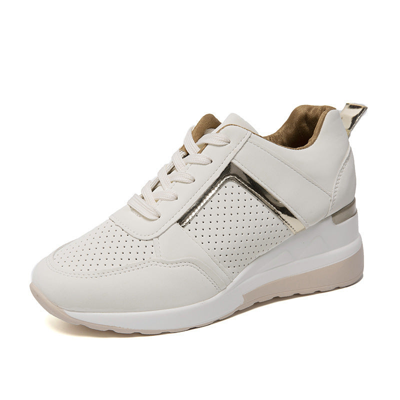 Damen Keil-Sneaker mit perforiertem Obermaterial, gepolstertem Fußbett und dezentem Metallic-Detail Shop Nory