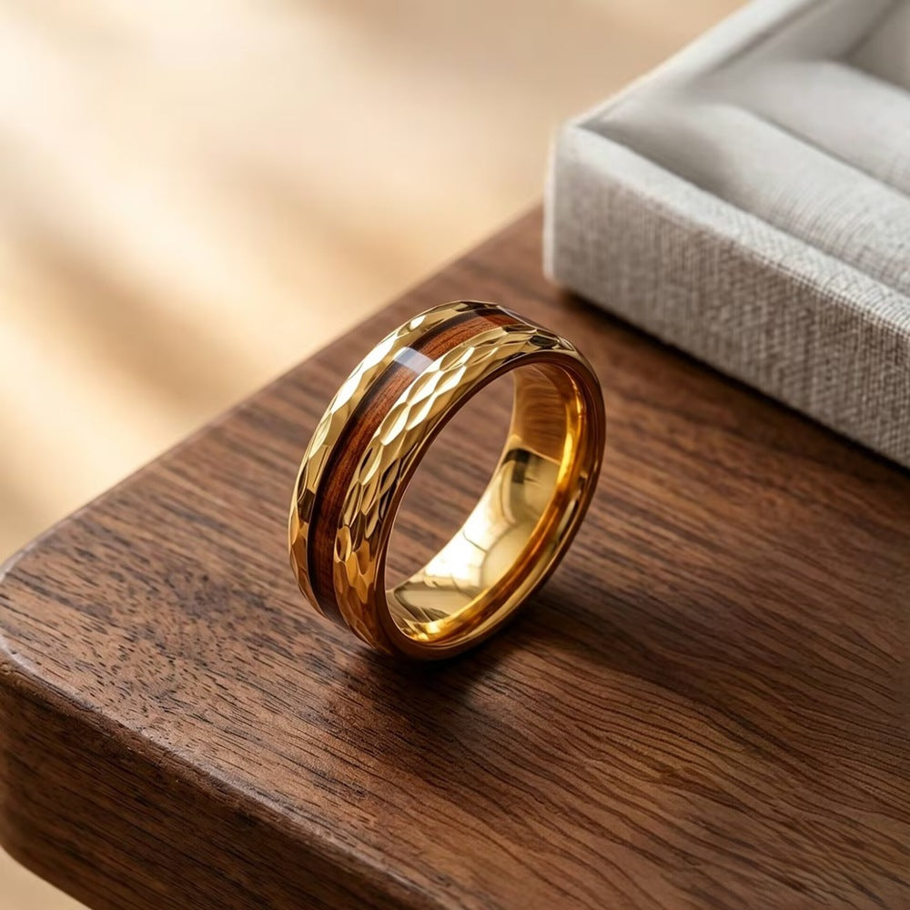 Herren Ring mit kunstvollem Holzdesign und glänzender Edelstahloberfläche Shop Nory