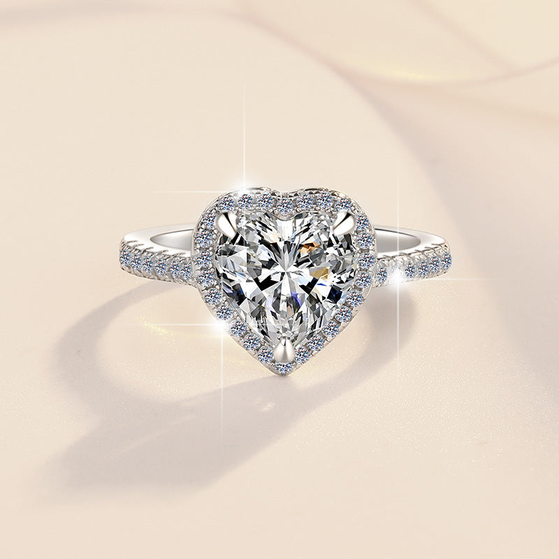 Damen-Verlobungsring mit herzförmigem Hauptstein und funkelnden Zirkonia Shop Nory