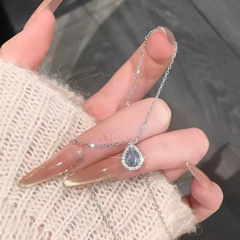 Damen Halskette mit Tropfenanhänger und funkelndem Zirkonia-Besatz Shop Nory