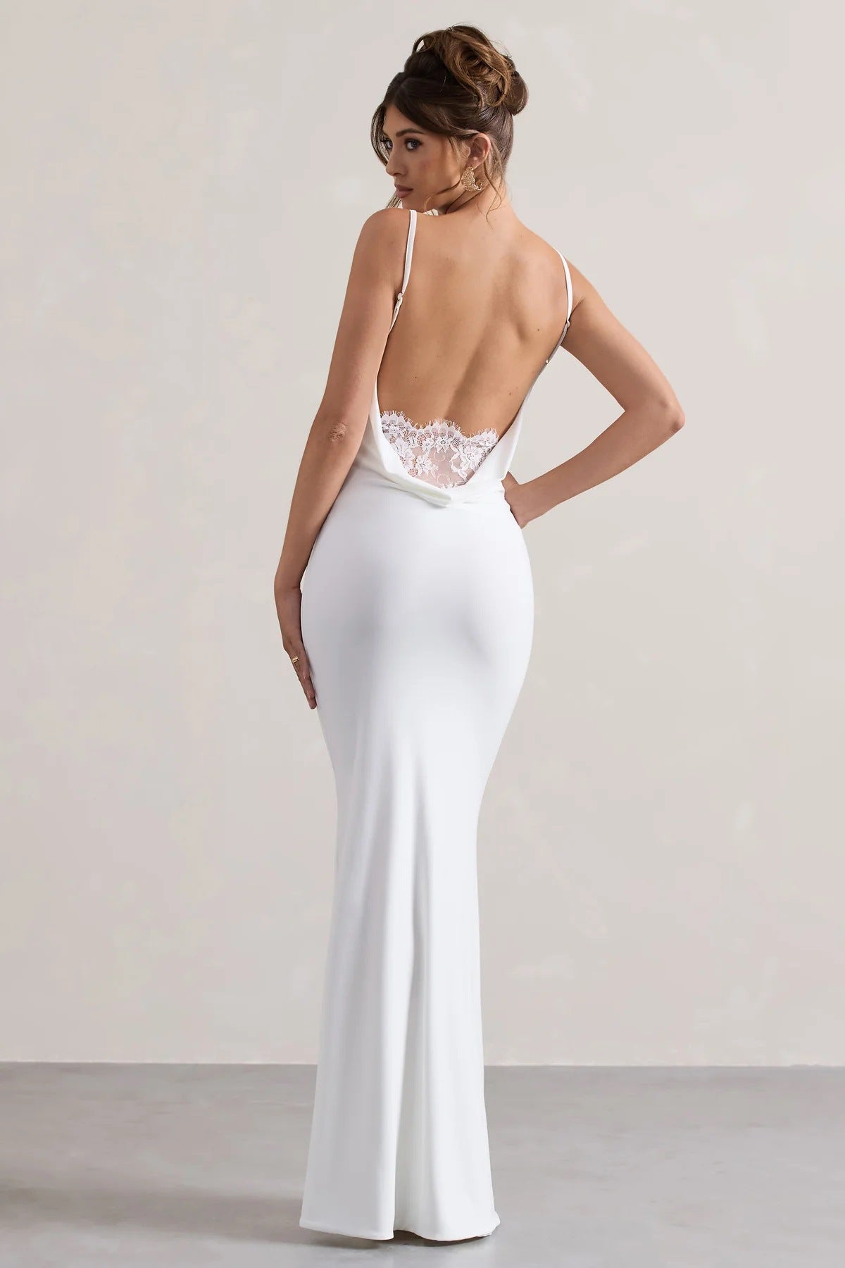 Damen Elegantes Maxikleid mit ansprechendem Spitzenrücken und taillierter Silhouette Shopnory