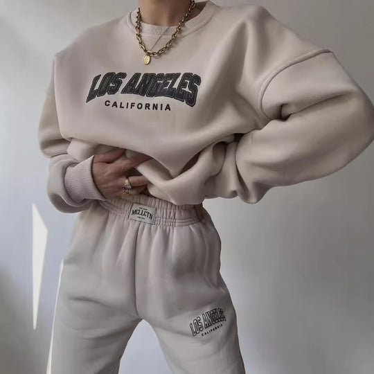 Damen Oversized Lounge-Set aus Baumwollfleece mit Collegestickerei und relaxed Jogginghose Shop Nory