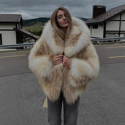 Damen Luxuriöser kurz geschnittener Kunstpelz-Bomber mit voluminösem Schalkragen und kontrastierenden Fellakzenten Shop Nory