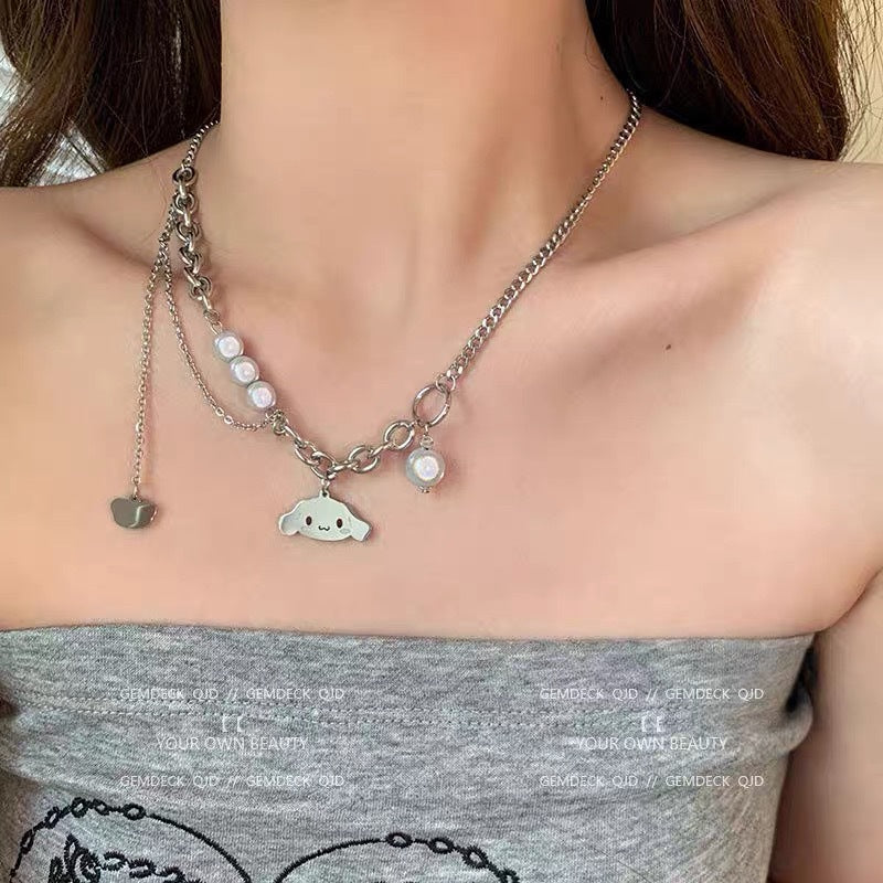 Damen Halskette mit filigranem Katzenanhänger und eleganten Perlendetails Shop Nory