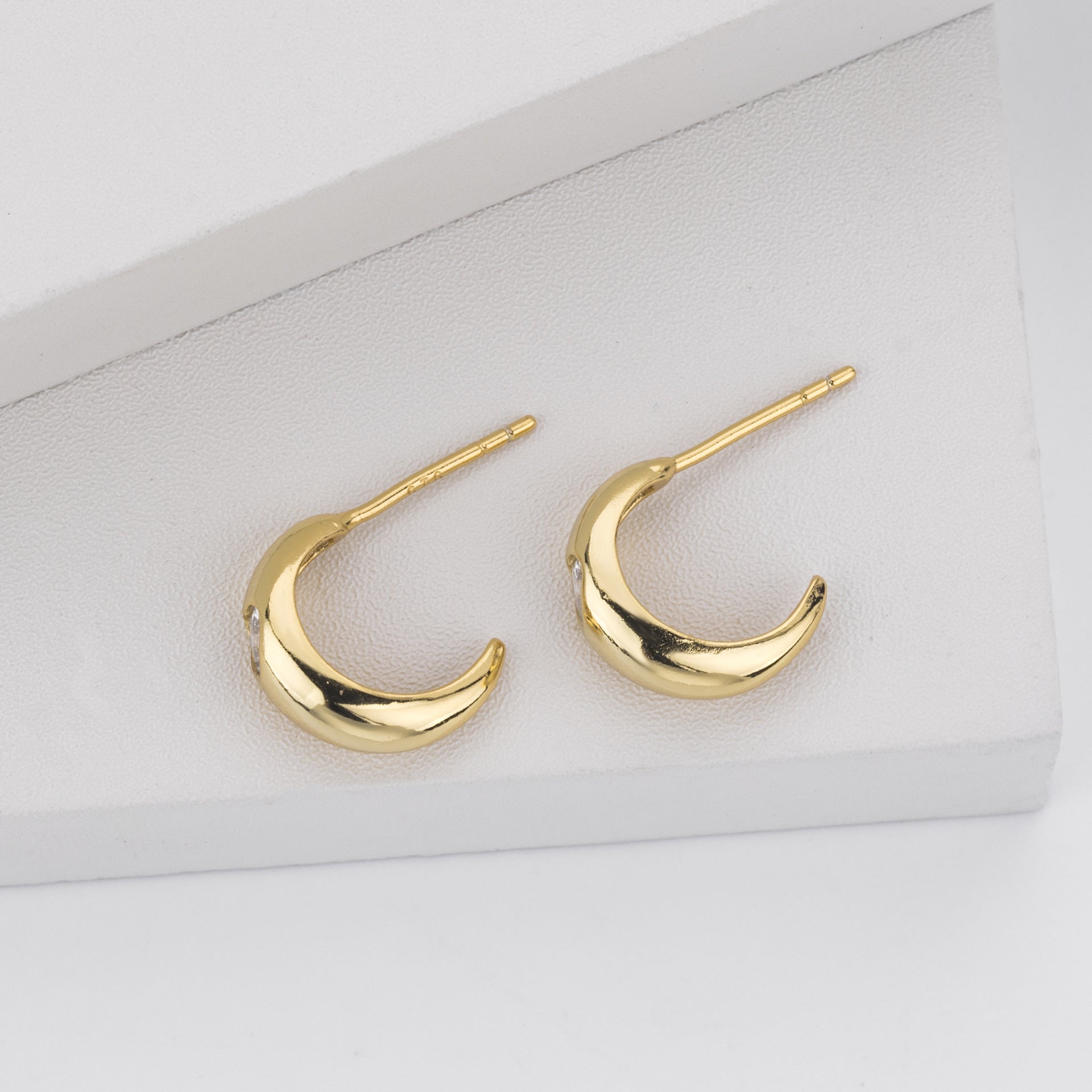 Damen Ohrhänger mit funkelndem Herzen aus hochwertigem 925 Sterling Silber Shop Nory
