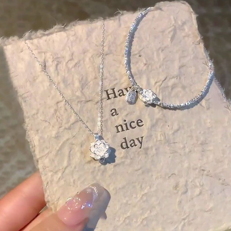 Damen filigrane Halskette mit floralem Anhänger aus hochwertigem Silber Shop Nory