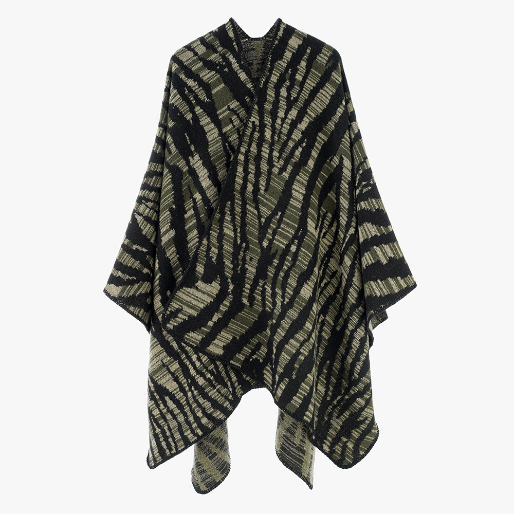 Damen Rechteckiger Ruana‑Überwurf mit ausgefallenem Animal‑Jacquard und offener Drapierung Shop Nory