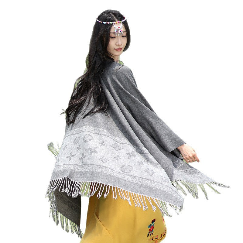 Damen Oversize‑Rechteckponcho aus Wollmix mit eingewebter Jacquardbordüre und Fransensaum Shop Nory