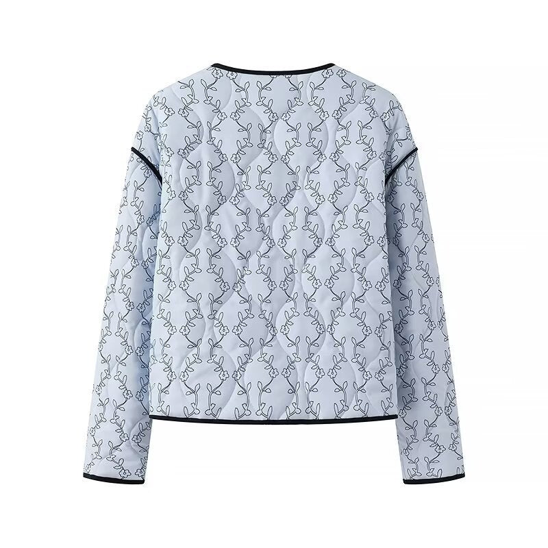 Damen gesteppte Kurzjacke mit V‑Ausschnitt, Kontrastpaspel und floraler Steppapplikation Shop Nory
