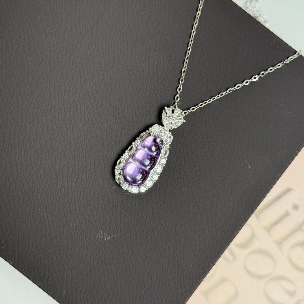 Damen Halskette mit eleganten tropfenförmigen Anhänger und funkelnden Zirkonia Shop Nory