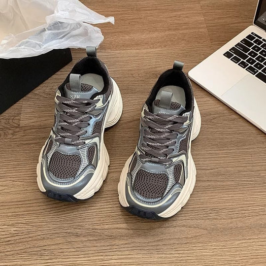 Damen Voluminöse Chunky‑Sneaker mit atmungsaktivem Mesh‑PU‑Mix und skulpturierter Wedge‑Sohle Shop Nory