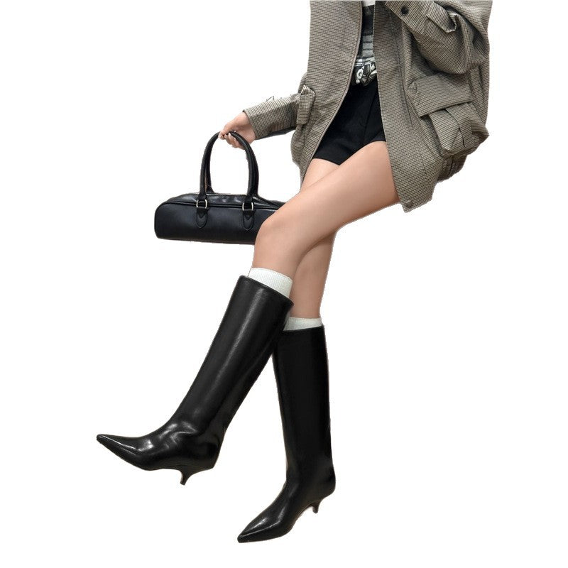 Damen Kniehohe Lackstiefel mit spitzer Zehenform und sculpted Kittenabsatz Shop Nory