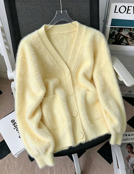Damen Fluffy-Cardigan mit tiefem V-Ausschnitt, gerippter Knopfleiste und Eingrifftaschen Shop Nory
