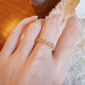 Damenring mit floralem Design und funkelnden Akzenten Shop Nory