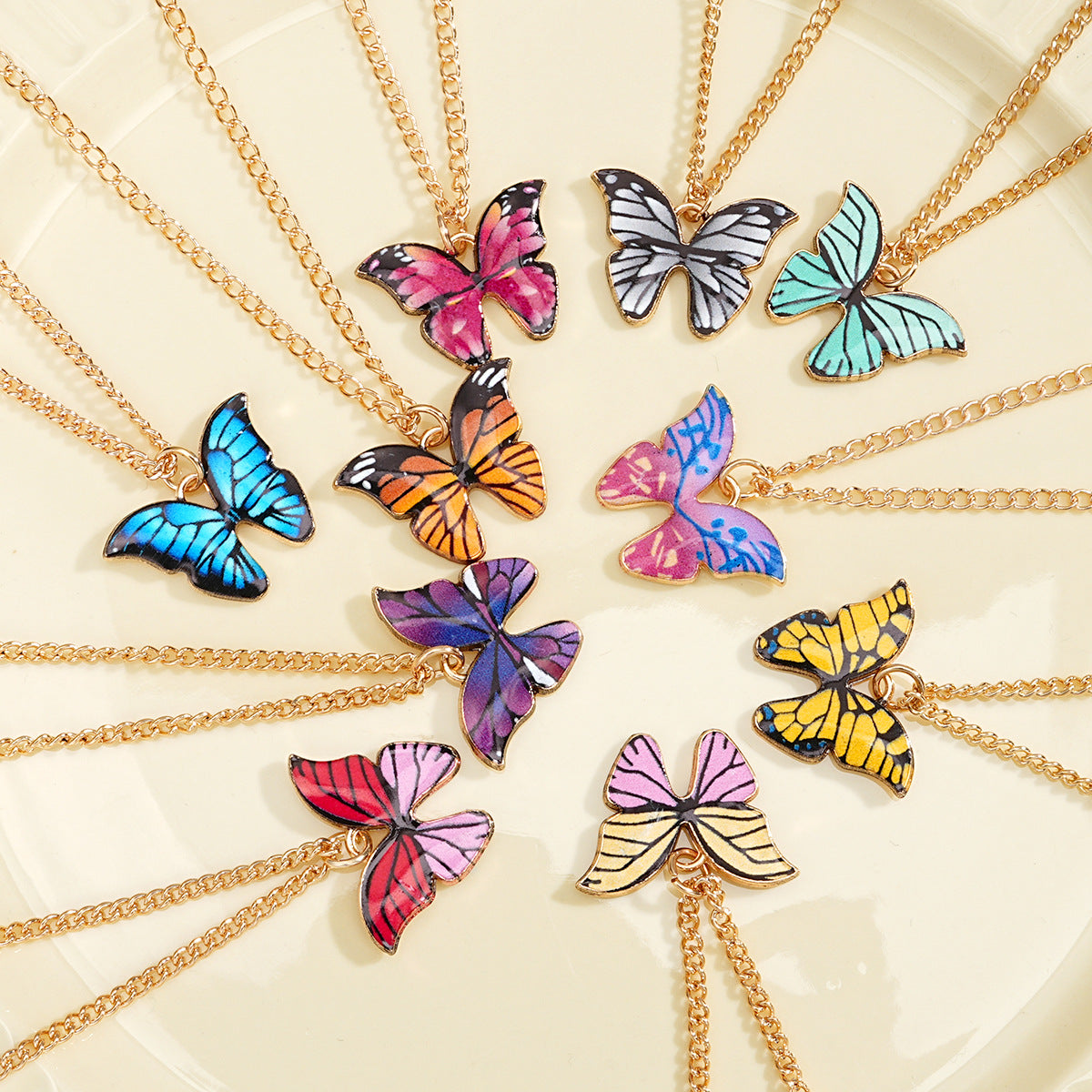 Damen Halskette mit bunten Schmetterlingsanhängern Shop Nory