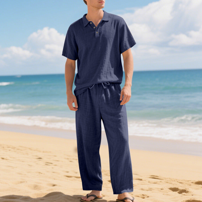 Herren nan luftiges Leinen-Ensemble mit Polokragen und regulierbarer Bundhose