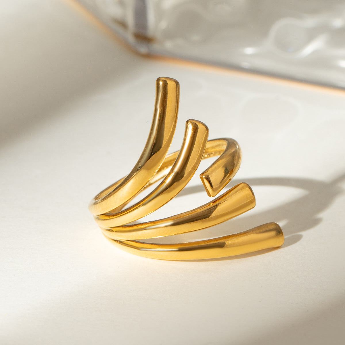 Damen Offener Ring mit modernem, geschwungenem Design aus hypoallergenem Edelstahl Shop Nory