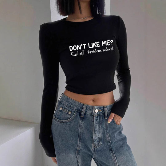 Damen nan figurbetontes langärmeliges Cropped-Shirt mit fotorealistischer Lippen-Collage und schmaler Passform Shop Nory