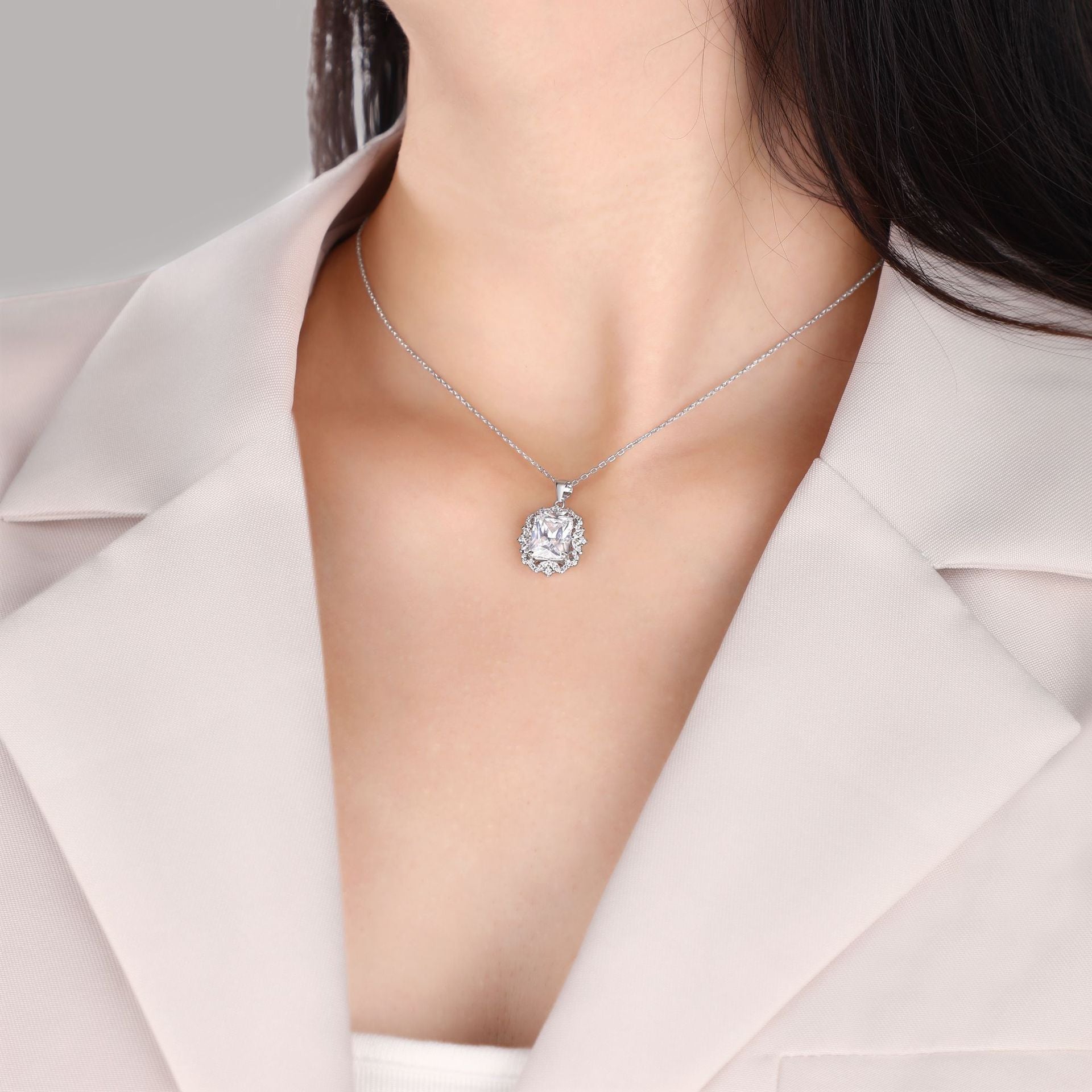 Damen Eleganter Anhänger mit kunstvollem Kristallbesatz Shop Nory