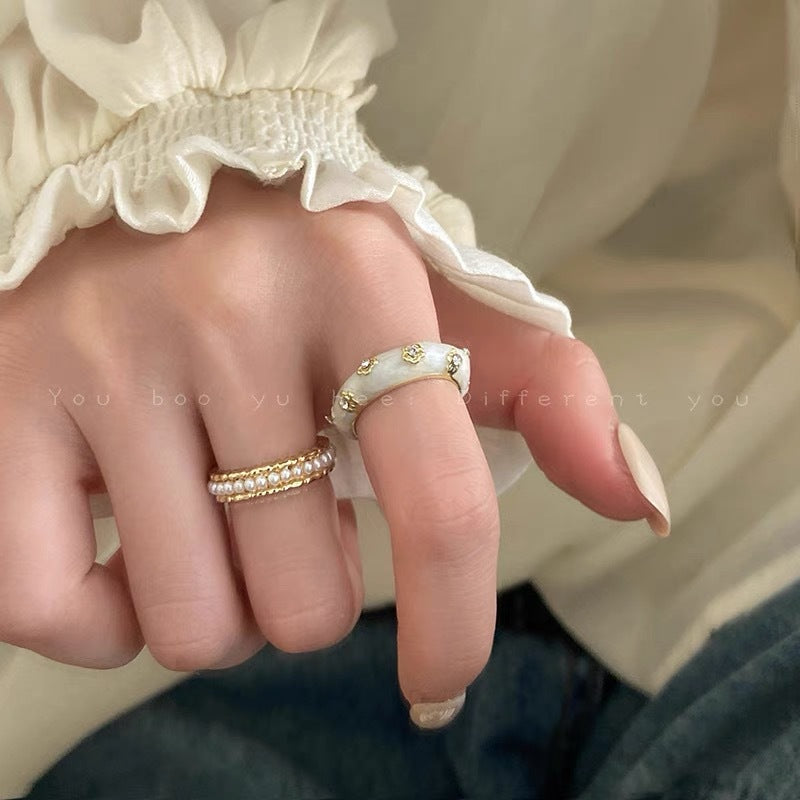 Damen Ring mit filigranem Perlendesign und elegantem Goldfinish Shop Nory