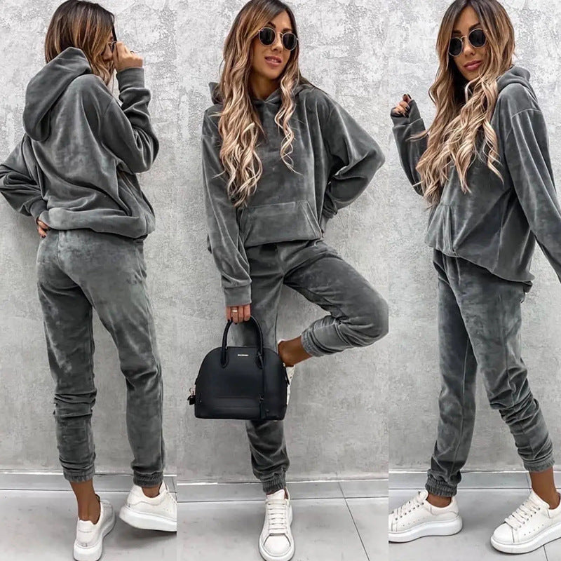 Damen Velours-Lounge-Set mit kuscheliger Kapuzenpullover und schmal zulaufender Jogginghose Shop Nory