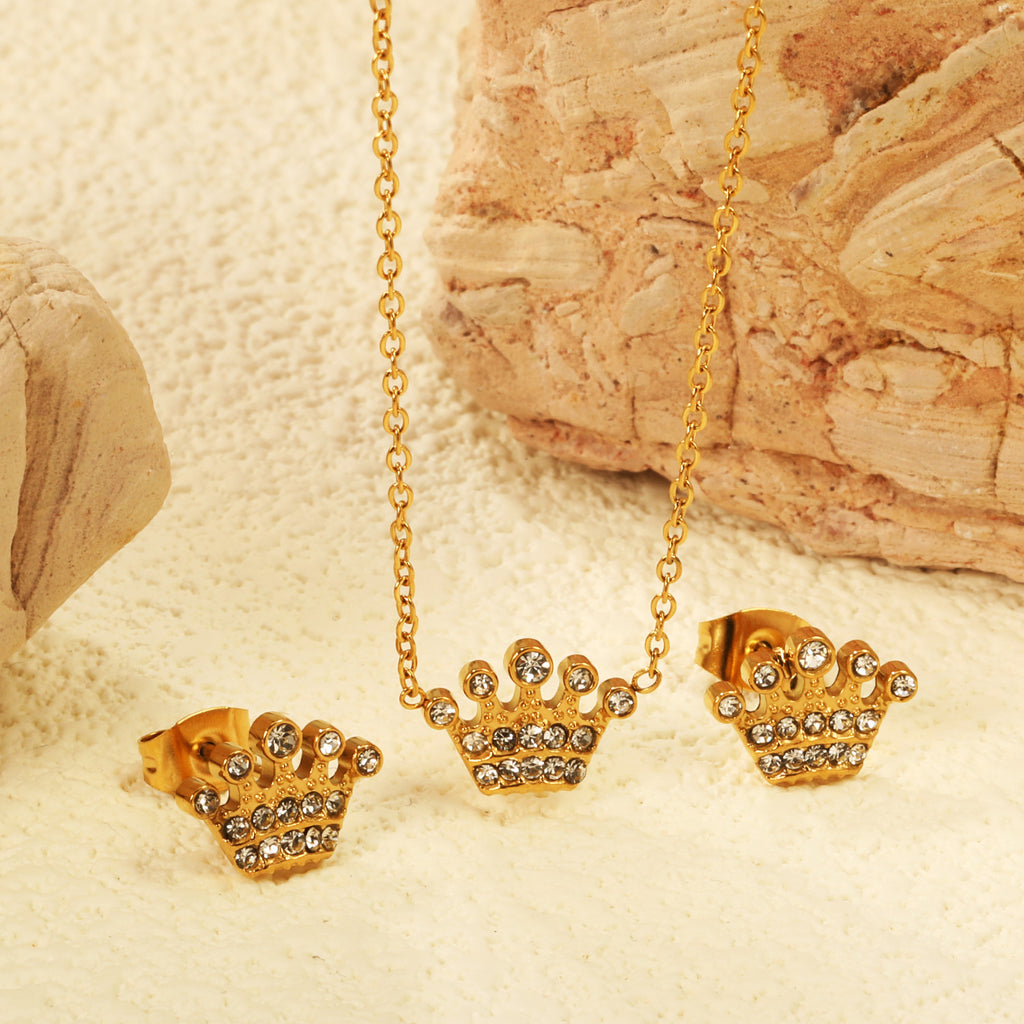 Damen Schmuckset mit Krone-Anhängern und eleganten Ohrsteckern Shop Nory