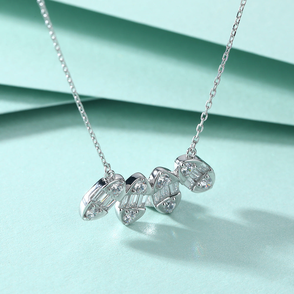 Damen Halskette mit stilvollem Anhänger und funkelnden Zirkonia Shop Nory