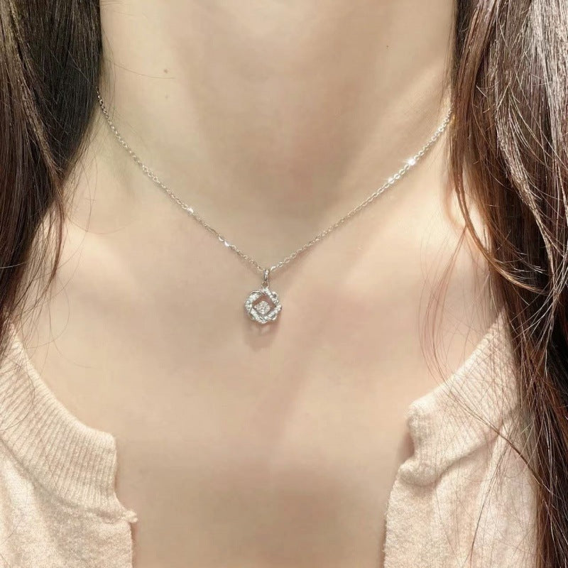 Damen Halskette mit kunstvollem Anhänger aus hochwertigem Edelstahl und funkelnden Zirkonia Shop Nory