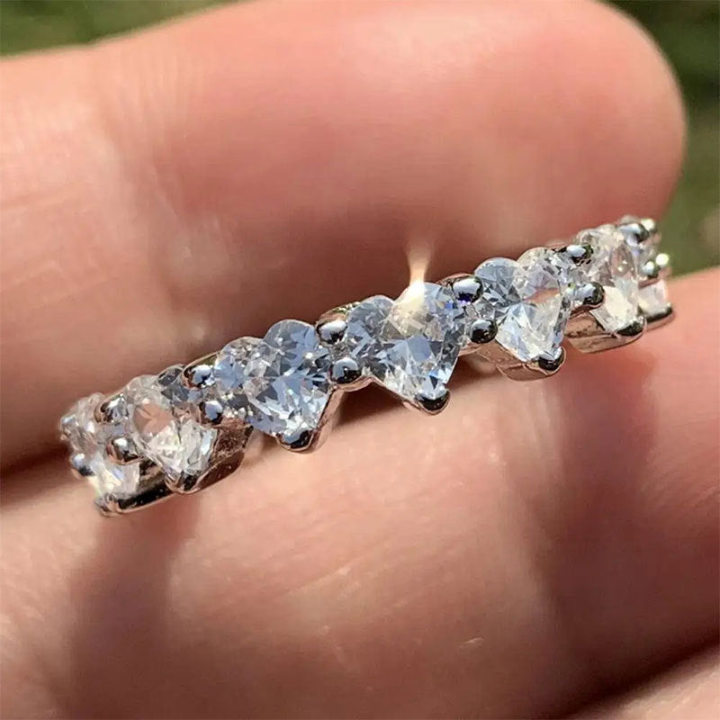 Damen herzförmiger Ring mit funkelnden Zirkoniasteinen Shop Nory