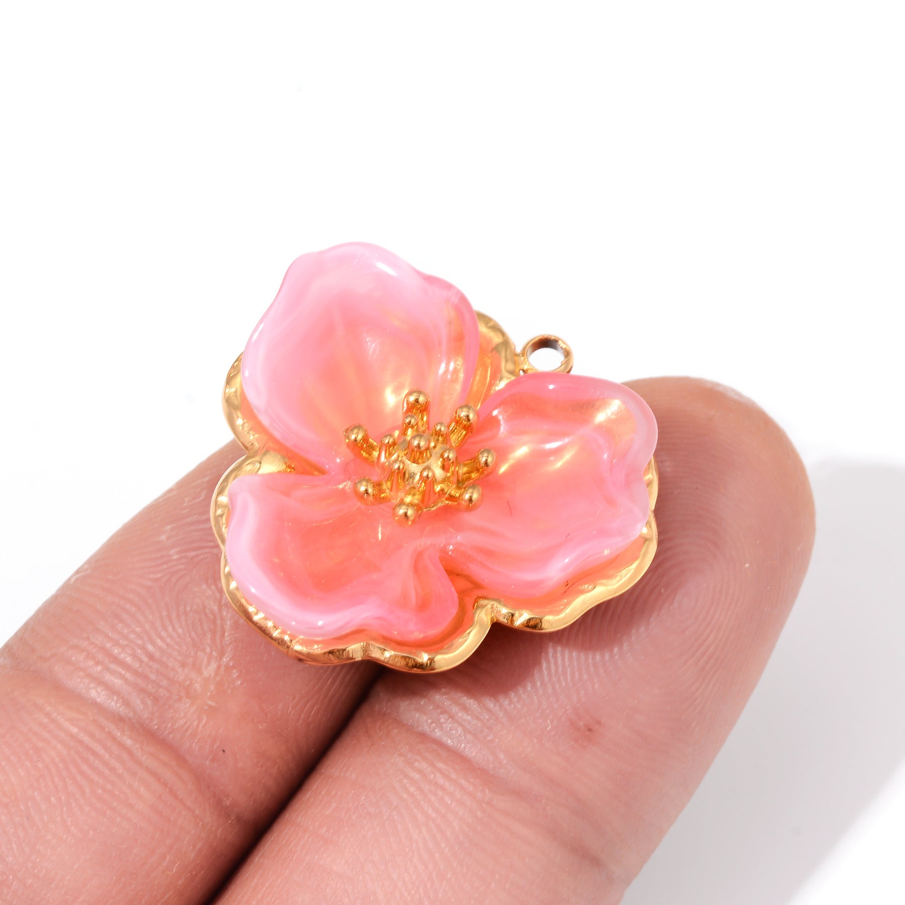 Damen Schmuckanhänger in Form einer filigranen Blüte mit goldener Akzentuierung Shop Nory